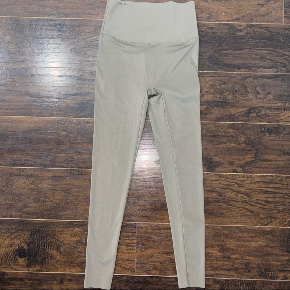 Curvphilo XS Beige High-Waisted Leggings